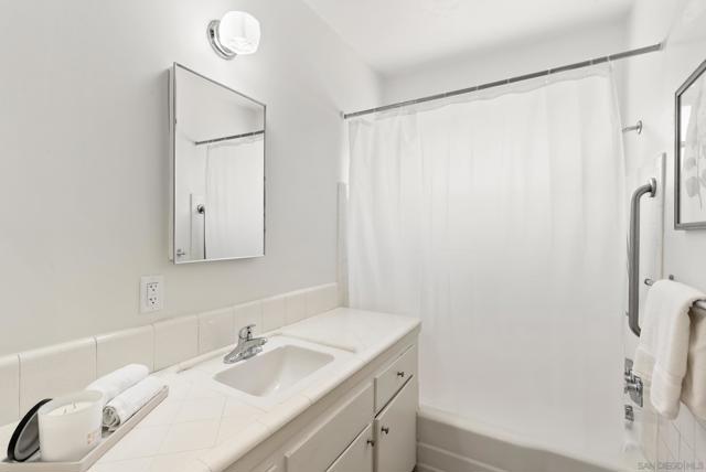 2122 March Pl, San Diego CA: https://media.crmls.org/mediaz/a8c0d5a9-b906-48f2-80b9-065ce8f7bba9.jpg