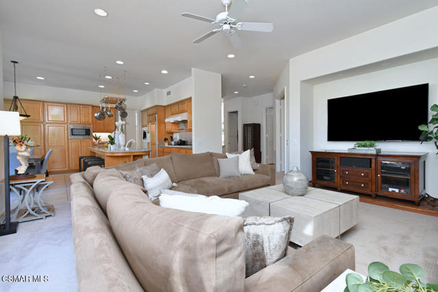 31775 Oak Ranch Court, Westlake Village CA: https://media.crmls.org/mediaz/a8c123e7-f061-4a28-a3b0-61b3b4854084.jpg