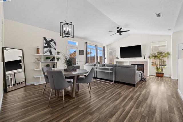 762 Rubier Way, Rio Vista CA: https://media.crmls.org/mediaz/a8c12a32-bc7d-47fc-b248-814c986cb192.jpg