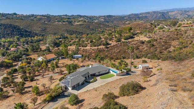 2063 Willow Glen Road, Fallbrook, California 92028, 3 Bedrooms Bedrooms, ,2 BathroomsBathrooms,Single Family Residence,For Sale,Willow Glen Road,250020266SD