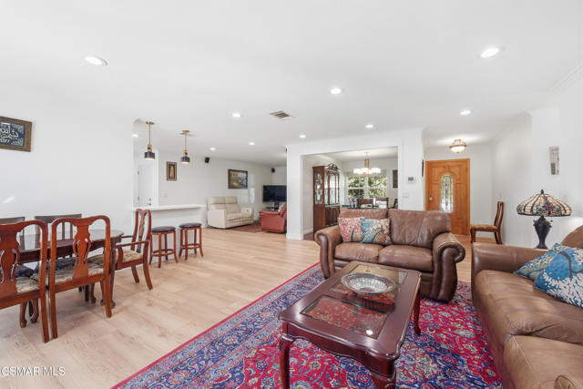 952 Carefree Drive, Simi Valley CA: https://media.crmls.org/mediaz/a8c1c0a3-580f-4bbb-800c-0aa3e40c7c3f.jpg