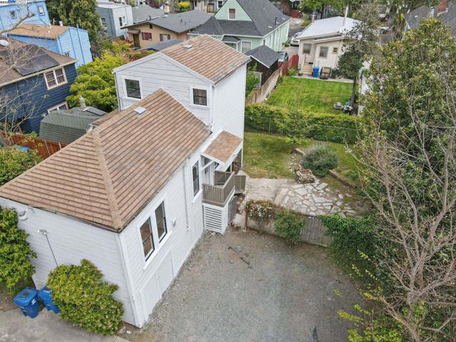 1572 Lincoln Ave, Alameda CA: https://media.crmls.org/mediaz/a8c26a25-d29b-4c6f-ae73-7bb4533e2896.jpg