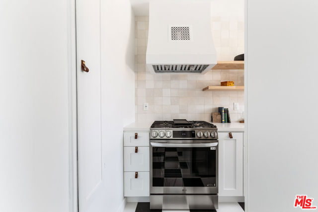 519 1/2 Rose Avenue, Venice CA: https://media.crmls.org/mediaz/a8c330ed-a6a4-4149-940b-97ff4a2f7a2d.jpg