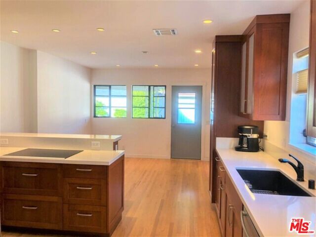 7800 Dunbarton Avenue, Los Angeles CA: https://media.crmls.org/mediaz/a8c3458f-6e0a-4ba8-837f-5171903271d3.jpg