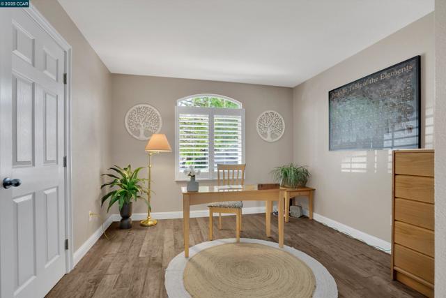 1109 Brittany Hills Ct, Martinez CA: https://media.crmls.org/mediaz/a8c34bb9-7c92-4e56-b852-89e36897a59c.jpg