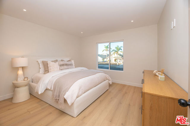 5325 S Victoria Avenue, Los Angeles CA: https://media.crmls.org/mediaz/a8c3ef38-9233-435d-a152-8588d27295a6.jpg
