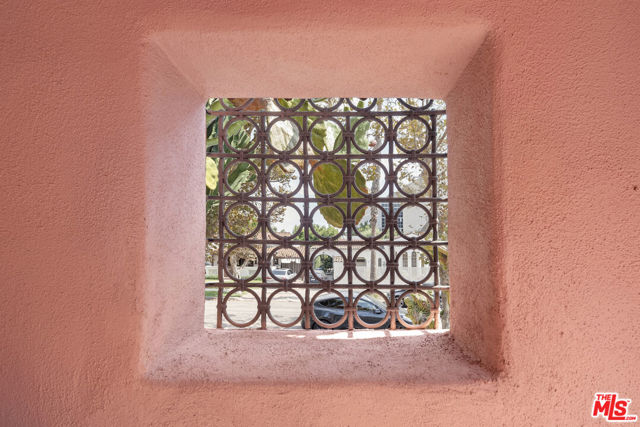 931 S Ogden Drive, Los Angeles CA: https://media.crmls.org/mediaz/a8c44dc5-6efa-4563-bf63-dd614fb19b29.jpg