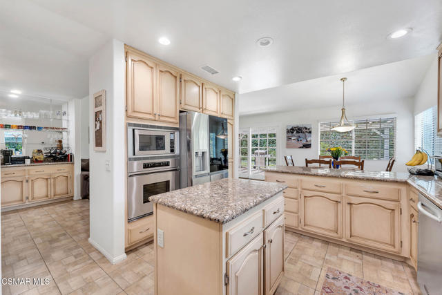 5050 Golden Nugget Way, Oak Park CA: https://media.crmls.org/mediaz/a8c4c047-9518-4596-b08e-0cdfd02dcdf2.jpg