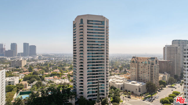 10490 Wilshire Boulevard, Los Angeles CA: https://media.crmls.org/mediaz/a8c4e7b6-f660-4fbe-a4f7-b5fa59f19519.jpg