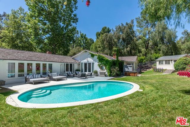 5840 Round Meadow Road, Hidden Hills CA: https://media.crmls.org/mediaz/a8c51d63-1211-438b-9a4d-cfcdc0a04e48.jpg