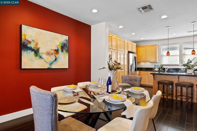 239 Marina Village Rd, Benicia CA: https://media.crmls.org/mediaz/a8c5ad16-62f9-4746-97d3-c4c22dbd6e5e.jpg
