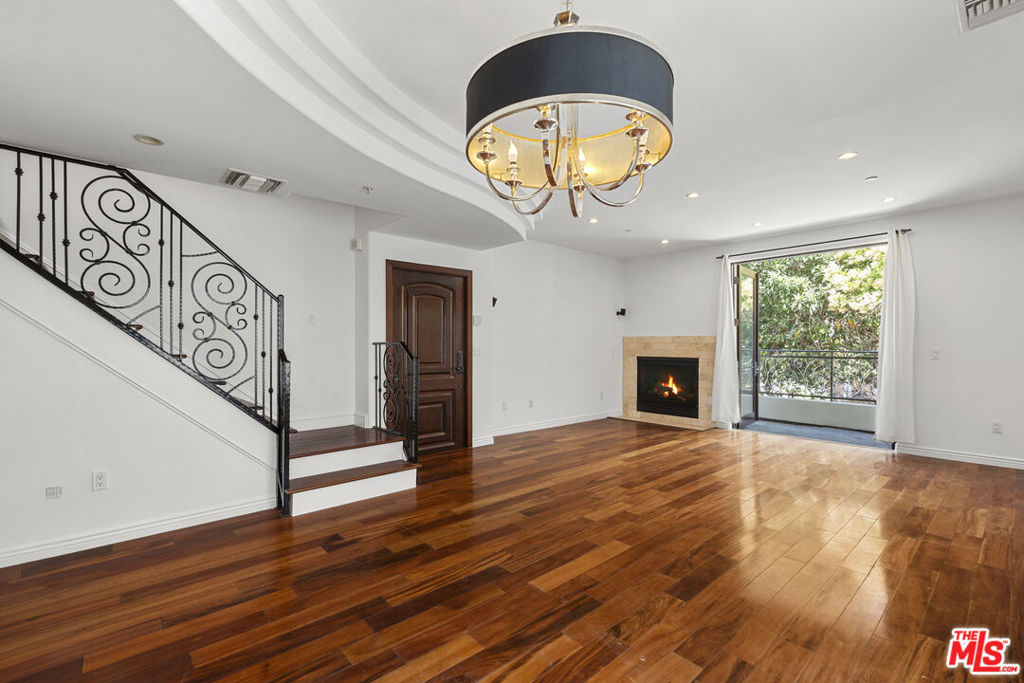 744 N Alfred Street #104