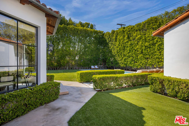 706 N Crescent Drive, Beverly Hills CA: https://media.crmls.org/mediaz/a8c5e05c-147e-4a4a-9492-46b0c7304b8b.jpg