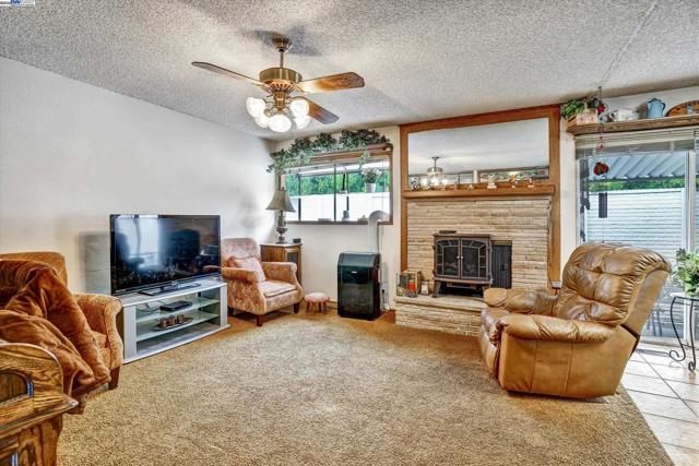 664 Berry Ave, Hayward CA: https://media.crmls.org/mediaz/a8c6273b-5703-4a52-ade7-8964b2727a30.jpg