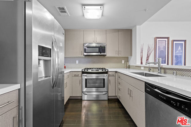 436 S Virgil Avenue, Los Angeles CA: https://media.crmls.org/mediaz/a8c63a1d-4ec5-4902-a099-adc7ee095f83.jpg