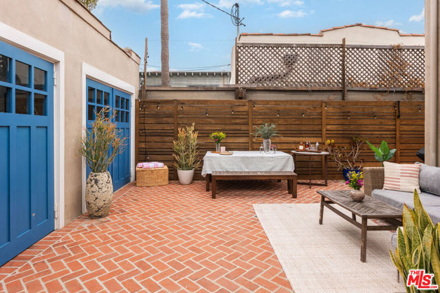 1774 Washington Way, Venice CA: https://media.crmls.org/mediaz/a8c68a0e-10e7-4e4c-86c9-f66d92ad2854.jpg