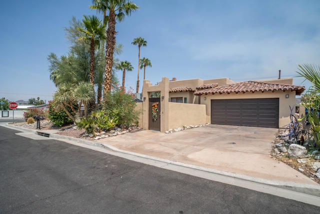52280 Avenida Herrera, La Quinta CA: https://media.crmls.org/mediaz/a8c709d3-1709-45ed-b85b-d3cb8b97ccc7.jpg
