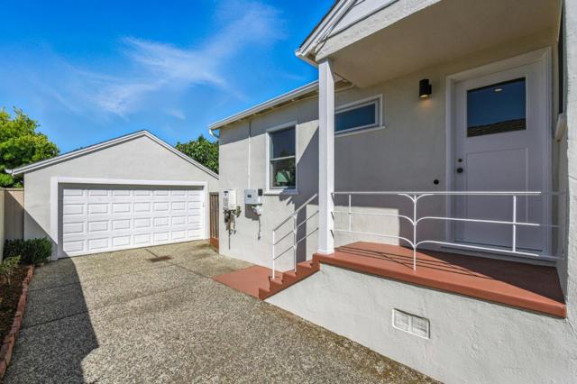 1513 Oak Street, San Mateo CA: https://media.crmls.org/mediaz/a8c71543-1f56-4603-af39-336400a82666.jpg