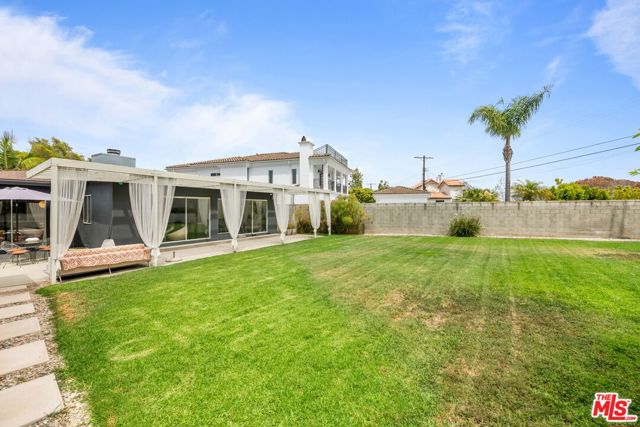 3229 Rosewood Avenue, Los Angeles CA: https://media.crmls.org/mediaz/a8c72cbf-a047-481d-8960-4e9226020a6f.jpg
