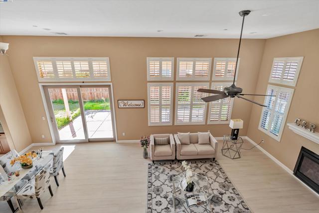 3602 Levanto Way, Manteca CA: https://media.crmls.org/mediaz/a8c79e14-4de5-4984-9300-54cf901b19eb.jpg