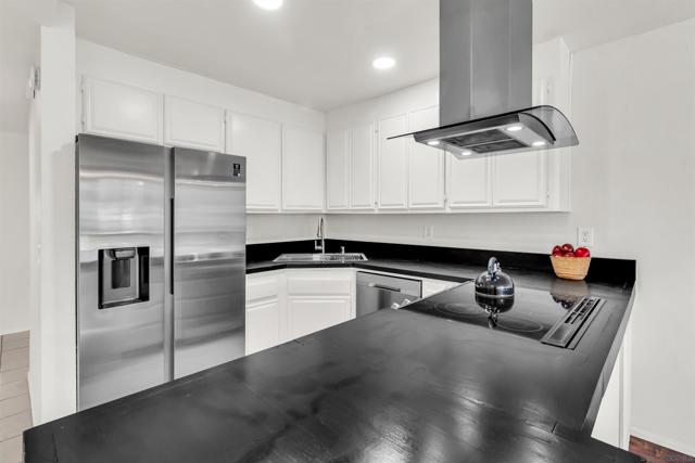 2507 Navarra Dr, Carlsbad CA: https://media.crmls.org/mediaz/a8c79e43-b279-4af7-b700-18970867e39f.jpg