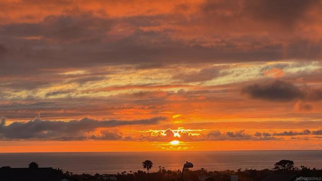 1216 Molara Ln, Encinitas CA: https://media.crmls.org/mediaz/a8c7e800-8603-4c51-b191-225cf206f271.jpg