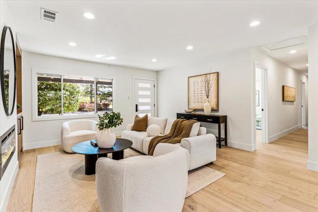 15640 Gardenia Way, Los Gatos CA: https://media.crmls.org/mediaz/a8c85dbc-0199-4f0f-a6d8-e3fee714a325.jpg