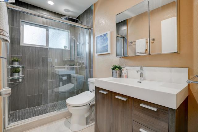 Image 19 of 43 For 39143 Donner Way