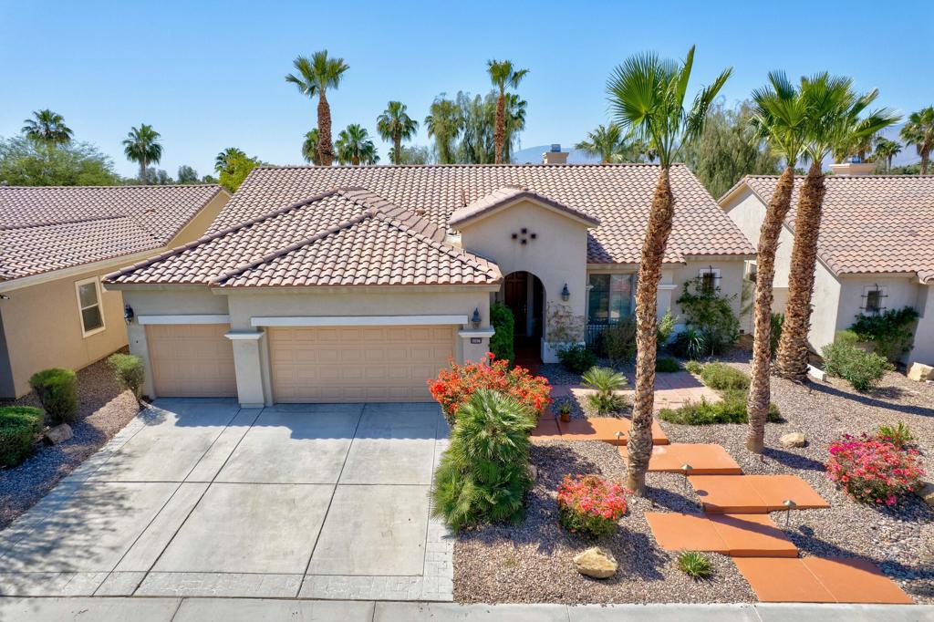 https://media.crmls.org/mediaz/a8c90f66-c2c7-4252-8abf-0811d2900d19.jpg?preset=X-Large