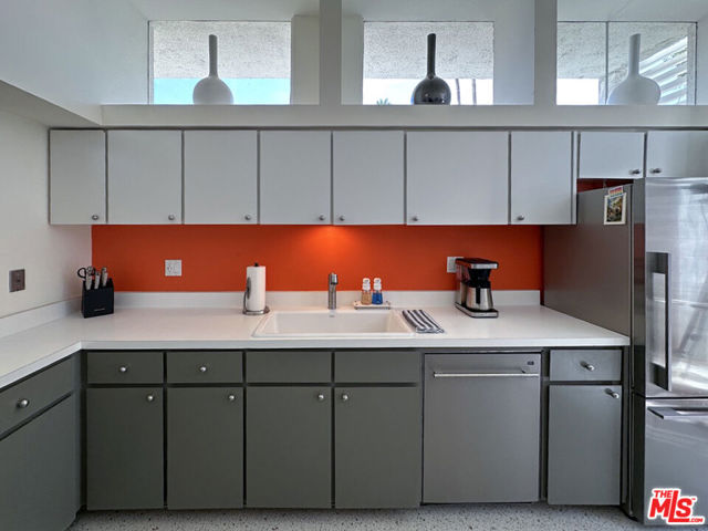 2324 S Skyview Drive, Palm Springs CA: https://media.crmls.org/mediaz/a8c91938-ca3b-4bb2-a39a-8440e4ab2308.jpg