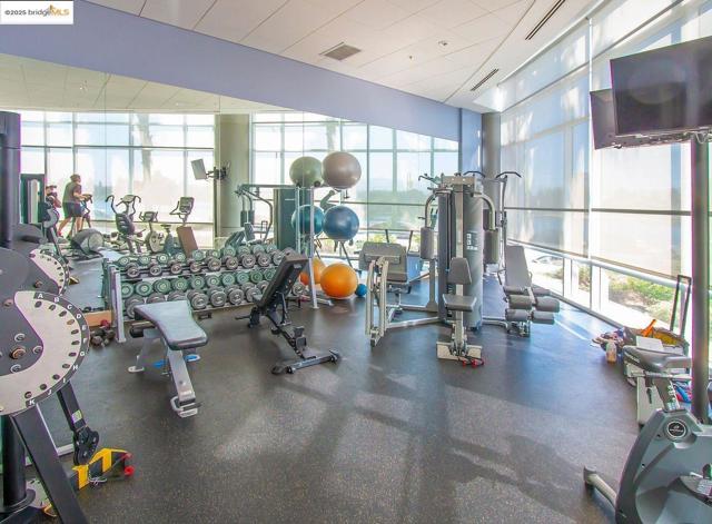 1 Lakeside Dr, Oakland CA: https://media.crmls.org/mediaz/a8c9354d-c7cd-41ba-bda6-22e4862ec74e.jpg