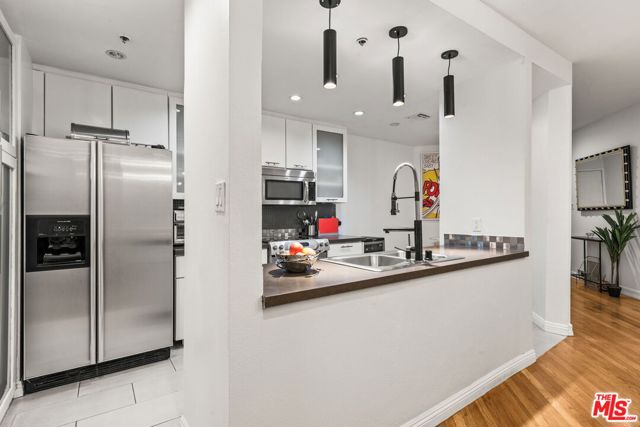 1201 Larrabee Street, West Hollywood CA: https://media.crmls.org/mediaz/a8c9d68e-9efc-4b9c-98f0-5e951ca2ec87.jpg