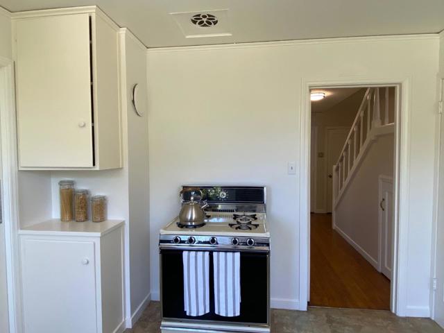 1408 Birch Avenue, San Mateo CA: https://media.crmls.org/mediaz/a8c9ec5d-fb46-47b0-a8ba-3d7c2e26b9e0.jpg