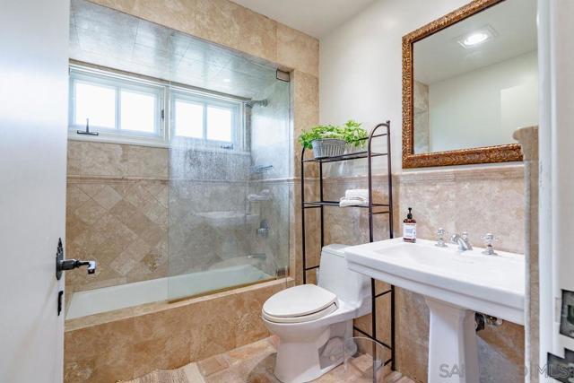 17116 Paseo Hermosa, Rancho Santa Fe CA: https://media.crmls.org/mediaz/a8ca05ab-3fcf-4a55-837a-90c25a7a7f21.jpg