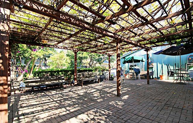 657 2nd Avenue, Redwood City CA: https://media.crmls.org/mediaz/a8ca3d51-5495-49d0-8e5a-5c0c0407e2c3.jpg