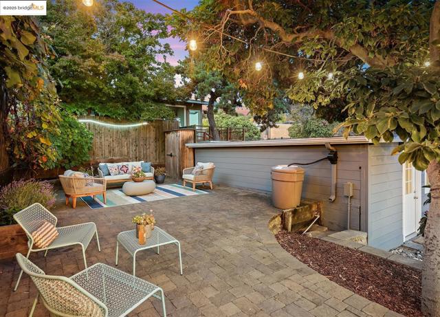 1000 Navellier St, El Cerrito CA: https://media.crmls.org/mediaz/a8ca604e-1c33-41a6-998a-0f7616120068.jpg