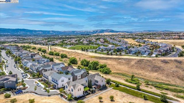 4369 Table Mountain Rd, Dublin CA: https://media.crmls.org/mediaz/a8ca644c-64ca-413f-bd3b-0c9dee23d7a5.jpg