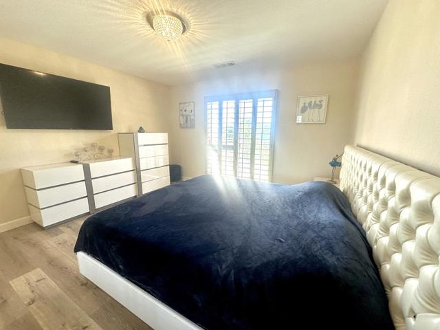 Image 20 of 29 For 76961 Sheffield Court