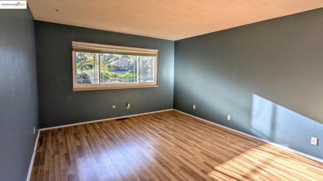 5126 La Honda RD, El Sobrante CA: https://media.crmls.org/mediaz/a8caab4b-3fc6-4382-811e-6cb870921f7e.jpg