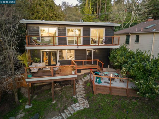 230 Fairlawn Dr, Berkeley CA: https://media.crmls.org/mediaz/a8cb0513-ff84-465d-8ca2-6ef2c29babd2.jpg