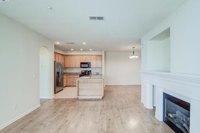4379 Brannigan St, Dublin CA: https://media.crmls.org/mediaz/a8cb20dd-8ef3-4ccf-8441-430b3ed5b1b3.jpg