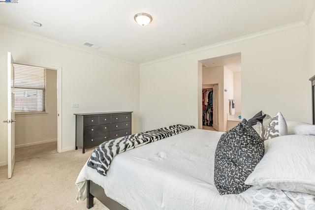 9315 Wild Lilac Cir, Sacramento CA: https://media.crmls.org/mediaz/a8cb5480-46b4-4ad6-ba87-71e4443376a7.jpg