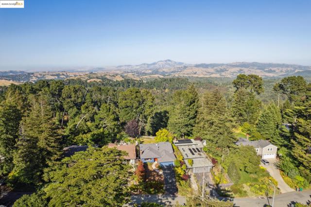6824 Wilton Dr, Oakland CA: https://media.crmls.org/mediaz/a8cbb1f8-820e-4151-8f17-415726dc37d8.jpg