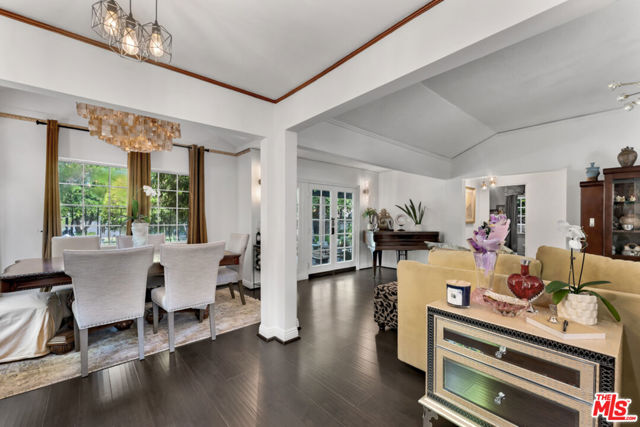 5341 Mecca Avenue, Tarzana CA: https://media.crmls.org/mediaz/a8cbb602-db00-459c-8dd2-37fbd07948ed.jpg