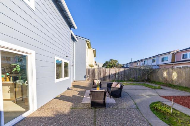55 Saint James Court, Daly City CA: https://media.crmls.org/mediaz/a8cbeded-fa5c-4c0c-b1a0-7a7d682fa9f0.jpg
