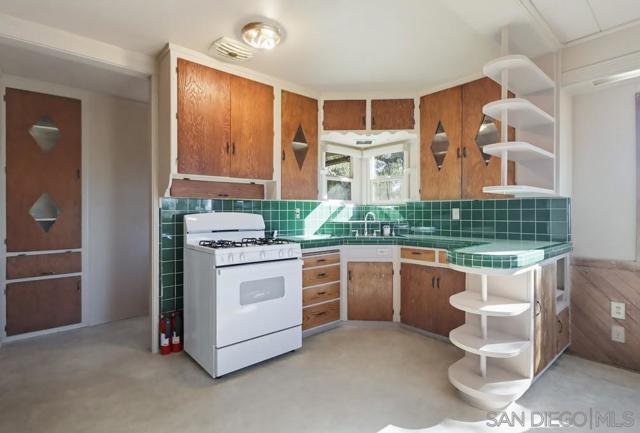 602 Starbright Ln, Alpine CA: https://media.crmls.org/mediaz/a8cc5fb6-b191-48fd-b280-df820b791231.jpg