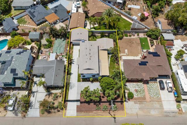 2537 Davis Ave, Carlsbad CA: https://media.crmls.org/mediaz/a8ccc917-e305-48a8-8c2f-5aaf2818f107.jpg