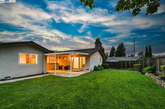 7864 Fairoaks Dr, Pleasanton CA: https://media.crmls.org/mediaz/a8cd1ebf-edbd-415a-a29d-c7c0175271fb.jpg