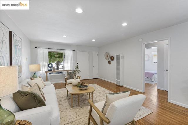 615 Manuel Dr, Novato CA: https://media.crmls.org/mediaz/a8cd48a0-e2a7-49e4-a29a-b18acd3628e5.jpg