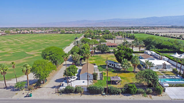 81514 Avenue 50, Indio CA: https://media.crmls.org/mediaz/a8cd61fb-fd33-4494-a05e-2a67cc3215db.jpg